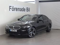 Svart (black sapphire metallic) Begagnad 2024 BMW 330e M Sport Sedan | 459 000 kr (Superpris)