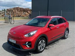 Röd Begagnad 2019 Kia e-Niro Advance SUV | 162 500 kr (Marknadspris)