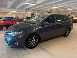 Mörkblå (dark blue metallic) Begagnad 2015 Toyota Auris Touring Sports Edition Kombi | 74 800 kr (Bra pris)