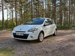 Vit Begagnad 2011 Renault Clio R.S. Halvkombi | 27 000 kr (Bra pris)