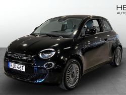 Svart (black) Begagnad 2022 Fiat 500e Icon Halvkombi | 194 900 kr (Marknadspris)
