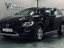 Svart Begagnad 2018 Volvo V60 CC Momentum Kombi | 194 900 kr (Superpris)