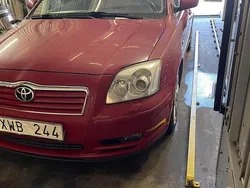 Röd Begagnad 2006 Toyota Avensis Kombi | 22 000 kr (Superpris)