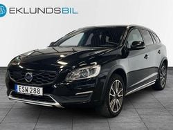 Svart Begagnad 2016 Volvo V60 CC Summum Kombi | 149 900 kr (Marknadspris)