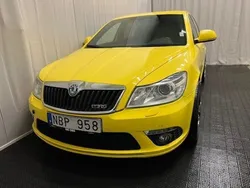 Gul Begagnad 2013 Skoda Octavia RS Halvkombi | 64 900 kr (Superpris)