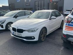 Vit Begagnad 2016 BMW 330 Sport Line Sedan | 130 000 kr (Superpris)