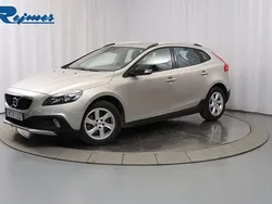 Ljusbrun (luminous sand met) Begagnad 2017 Volvo V40 CC Kombi | 169 800 kr (Bra pris)