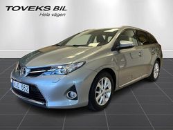 Ljusgrå (grå) Begagnad 2013 Toyota Auris Kombi | 139 900 kr (Marknadspris)