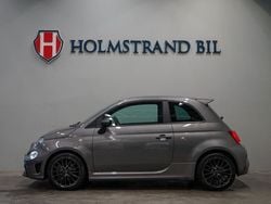 Grå Begagnad 2024 Abarth 595 Halvkombi | 264 900 kr (Marknadspris)