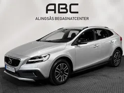 Silver Begagnad 2017 Volvo V40 CC Momentum Kombi | 164 000 kr (Marknadspris)