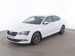 Vit Begagnad 2015 Skoda Superb LAURIN & KLEMENT Halvkombi | 168 000 kr (Marknadspris)