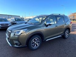 Grön (autumn green metallic) Begagnad 2024 Subaru Forester SUV | 419 000 kr (Marknadspris)