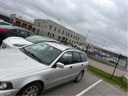 Grå Begagnad 2004 Volvo V40 Kombi | 21 500 kr (Marknadspris)