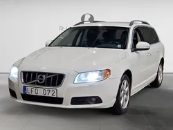 Vit Begagnad 2011 Volvo V70 Momentum Kombi | 74 900 kr (Bra pris)