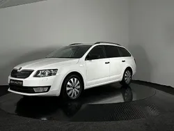 Vit Begagnad 2015 Skoda Octavia Kombi | 109 900 kr (Marknadspris)