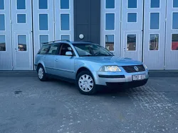 Ljusblå (blå) Begagnad 2003 VW Passat Trendline Kombi | 26 900 kr (Dyr)