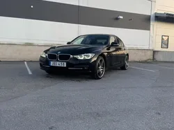 Svart Begagnad 2016 BMW 320 Sport Line Sedan | 123 000 kr (Marknadspris)