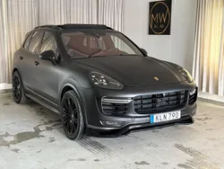 Grå Begagnad 2017 Porsche Cayenne Turbo S SUV | 659 900 kr