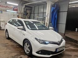 Begagnad 2016 Toyota Auris Touring Sports Kombi | 139 000 kr (Marknadspris)