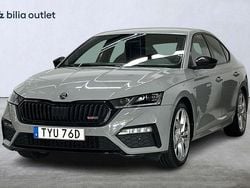 Grå Begagnad 2021 Skoda Octavia Style Halvkombi | 279 900 kr (Marknadspris)