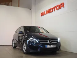 Mörkblå Begagnad 2017 Mercedes B200 AMG Minibuss | 159 900 kr