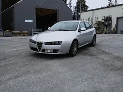Grå Begagnad 2010 Alfa Romeo 159 Kombi | 37 000 kr (Marknadspris)
