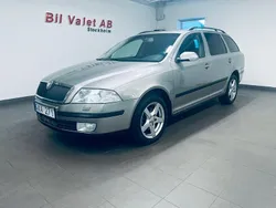 Ljusbrun (brun) Begagnad 2008 Skoda Octavia Kombi | 29 900 kr (Marknadspris)