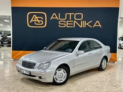 Ljusgrå Begagnad 2001 Mercedes C180 Elegance Sedan | 79 900 kr