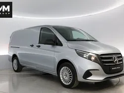 Silver (hightechsilver metallic) Ny 2025 Mercedes Vito Minibuss | 609 000 kr (Marknadspris)