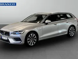 Silver Begagnad 2023 Volvo V60 Core Kombi | 394 400 kr (Marknadspris)