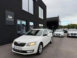 Vit Begagnad 2015 Skoda Octavia Kombi | 89 000 kr (Marknadspris)