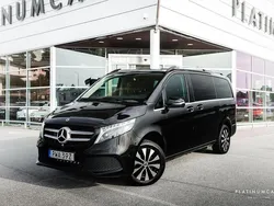 Svart Begagnad 2023 Mercedes V300 Avantgarde Minibuss | 775 000 kr (Lite dyr)