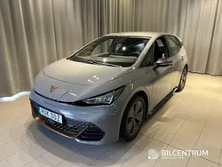 Ljusgrå (grå) Begagnad 2024 Cupra Born Halvkombi | 299 000 kr (Marknadspris)