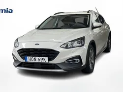 Vit Begagnad 2022 Ford Focus Active Halvkombi | 179 000 kr (Marknadspris)