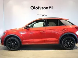 Mörkröd Begagnad 2023 VW T-Roc R-line SUV | 299 900 kr (Marknadspris)