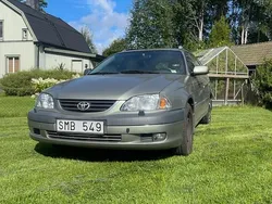 Grön Begagnad 2001 Toyota Avensis Kombi | 10 000 kr (Superpris)