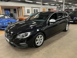 Svart Begagnad 2014 Volvo V60 R-Design Momentum Kombi | 139 900 kr (Lite dyr)