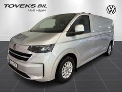 Ljusgrå (light grey metallic) Ny 2025 VW T6.1 Van | 611 125 kr (Marknadspris)
