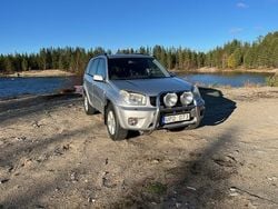 Silver Begagnad 2004 Toyota RAV4 SUV | 57 000 kr