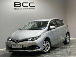 Silver Begagnad 2018 Toyota Auris Hybrid Active Halvkombi | 129 900 kr (Bra pris)