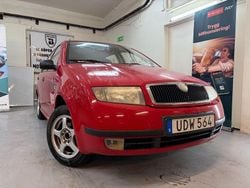 Röd Begagnad 2003 Skoda Fabia Halvkombi | 14 900 kr (Marknadspris)