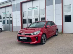 Röd Begagnad 2017 Kia Rio Halvkombi | 129 900 kr (Marknadspris)