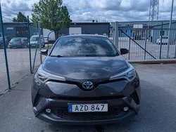 Grå Begagnad 2017 Toyota C-HR Style SUV | 175 000 kr (Marknadspris)