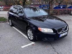 Svart Begagnad 2011 Volvo V70 Summum Kombi | 78 000 kr (Marknadspris)