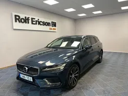 Mörkblå (blå) Begagnad 2022 Volvo V60 Plus Kombi | 549 500 kr (Dyr)
