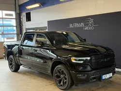 Svart Begagnad 2021 RAM 1500 Pickup | 795 000 kr (Marknadspris)