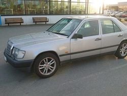 Begagnad 1988 Mercedes 200 Sedan | 29 000 kr