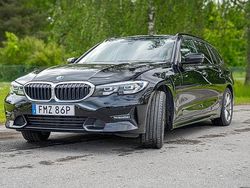 Svart Begagnad 2021 BMW 330e Kombi | 295 000 kr (Marknadspris)
