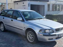 Ljusgrå (grå) Begagnad 2003 Volvo V40 Kombi | 14 500 kr (Bra pris)