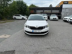 Vit Begagnad 2018 Skoda Octavia Kombi | 144 900 kr (Bra pris)